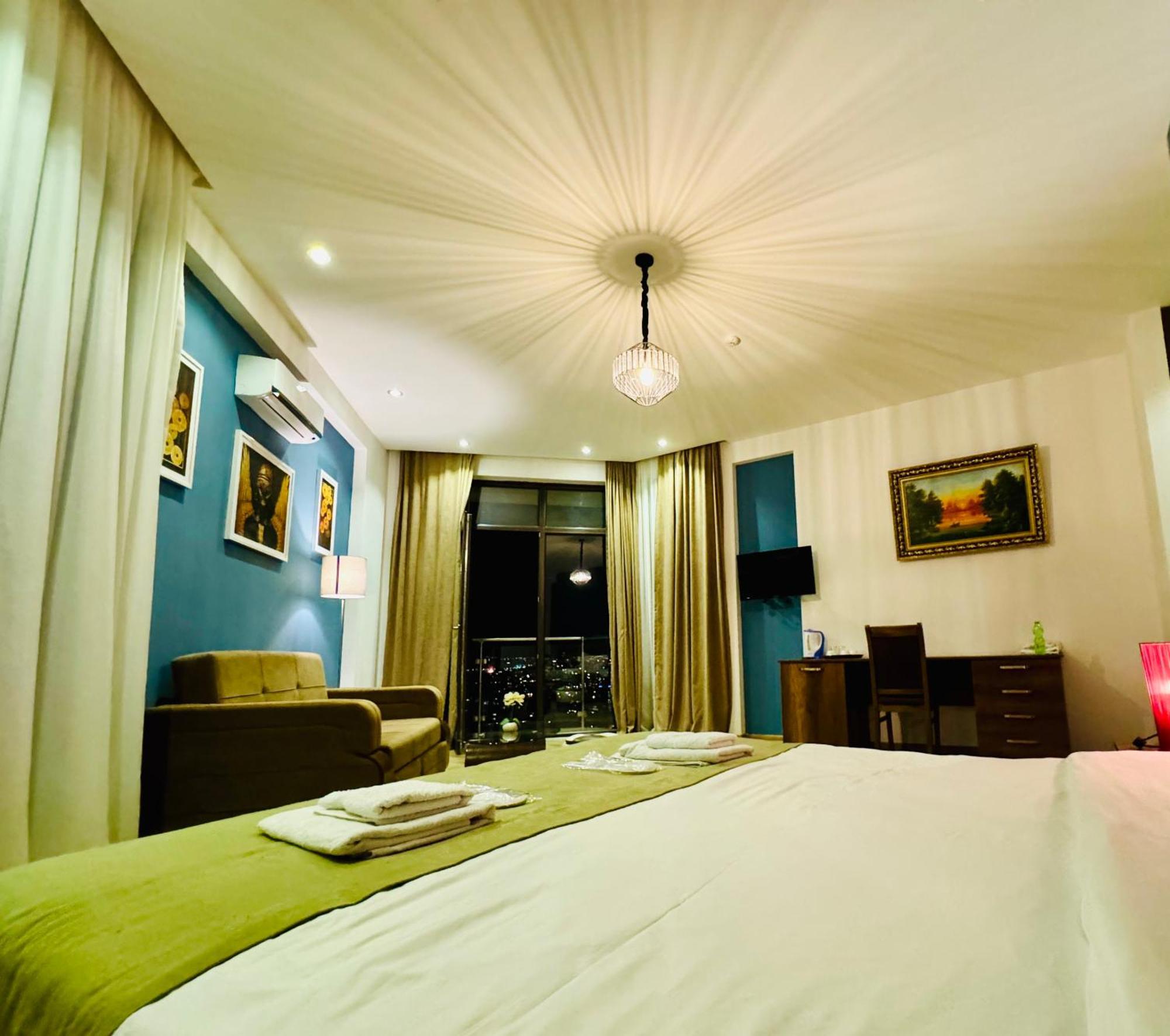 Hotel King Tom Tbilisi Eksteriør billede